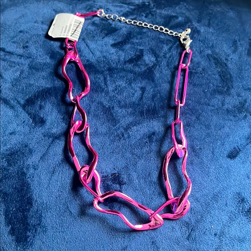 Pink Metallic Wavy Chain Necklace